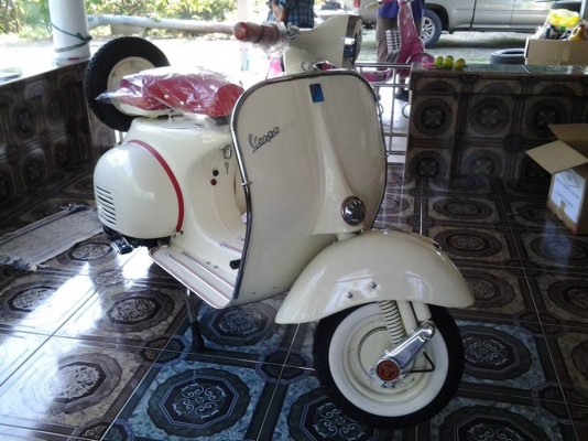 ขาย vespa 64 อินเดีย no book สีคลีม เครื่อง px 5 พอตแรงๆครับ มีเอกสารอินวอย พรบ.ให้ครับ รถประกอบทำใหม่ทั้งคันครับราคา 49999 บาท สนใจ 0826336557 ครับ