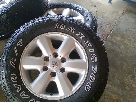 ล้อ+ยาง265-65-17 ปี10เยอะนิ่มไม่ช้ำ