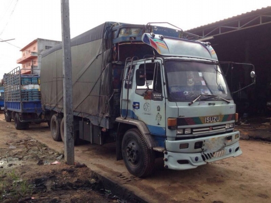 รถอีซูซุ 10 ล้อ เปลื่ยนเครื่อง 200 แรงม้า. สนใจติดต่อ 081 - 6079515 รถอีซูซุ 10 ล้อ เปลื่ยนเครื่อง 200 แรงม้า. สนใจติดต่อ 081 - 6079515