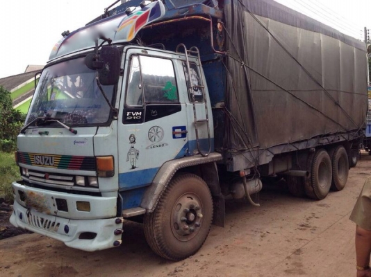 รถอีซูซุ 10 ล้อ  เปลื่ยนเครื่อง 200 แรงม้า.  สนใจติดต่อ 081 - 6079515