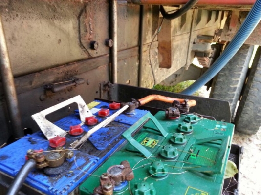 รถโตโยต้า 6 ล้อ ติดเครน 5 ตัน. ท้ายลาด 130 แรงม้า. สนใจติดต่อ 081 - 6079515