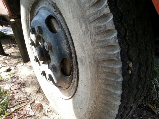 รถโตโยต้า 6 ล้อ ติดเครน 5 ตัน. ท้ายลาด 130 แรงม้า. สนใจติดต่อ 081 - 6079515