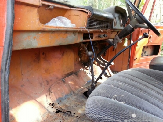 รถโตโยต้า 6 ล้อ ติดเครน 5 ตัน. ท้ายลาด 130 แรงม้า. สนใจติดต่อ 081 - 6079515