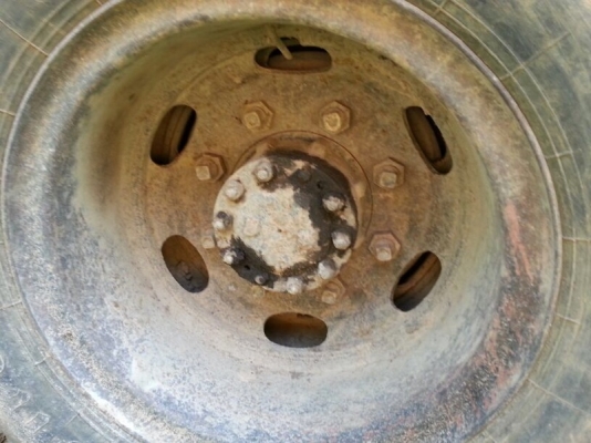 รถโตโยต้า 6 ล้อ ติดเครน 5 ตัน. ท้ายลาด 130 แรงม้า. สนใจติดต่อ 081 - 6079515