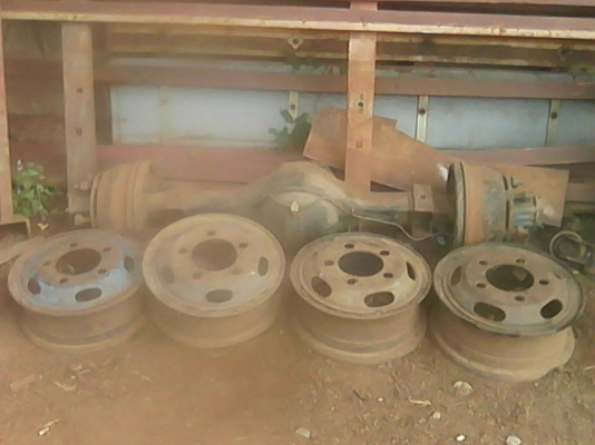 ขายเพลาหลัง  ks 100 แรง  พร้อมกะทะครับ