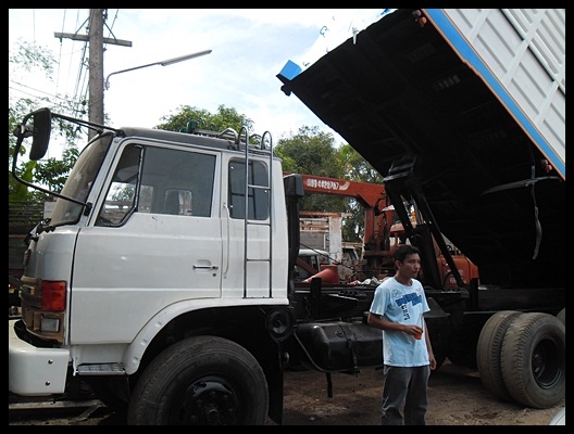 สิบล้อ F 18 เพลาเดียวดั้ม สภาพสวยๆ ราคาเบาๆ