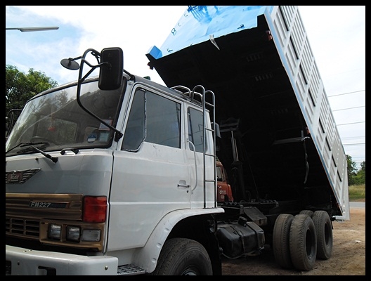 สิบล้อ F 18 เพลาเดียวดั้ม สภาพสวยๆ ราคาเบาๆ