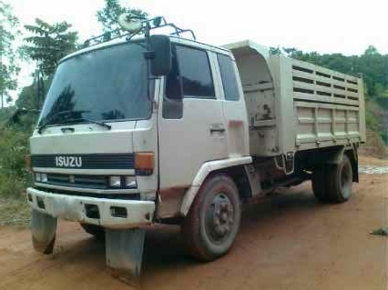 รถอิซูซุ  6 ล้อดั๊ม 145 แรงม้า   สนใจติดต่อ 081 - 6079515