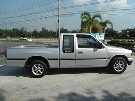 ISUZU, 2.5 SLX SPACECAB ปี 92-93 รถสวยมากๆ ครับ ภายในสวยสะอาด ช่วงล่างดีมาก เครื่ิองฝาทอง ครับ ทนทาน