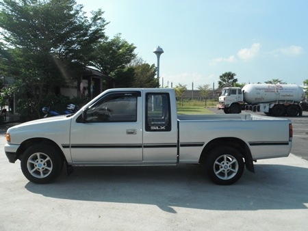 ISUZU, 2.5 SLX SPACECAB ปี 92-93 รถสวยมากๆ ครับ ภายในสวยสะอาด ช่วงล่างดีมาก เครื่ิองฝาทอง ครับ ทนทาน