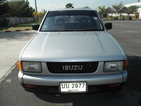 ISUZU, 2.5 SLX SPACECAB ปี 92-93 รถสวยมากๆ ครับ ภายในสวยสะอาด ช่วงล่างดีมาก เครื่ิองฝาทอง ครับ ทนทาน