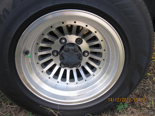 ขายล้อขอบ15ลึก8.5พร้อมยางปี12 ขายล้อขอบ15ลึก8.5พร้อมยางปี12