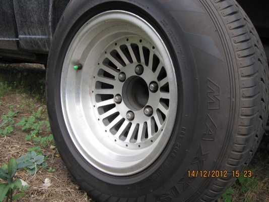 ขายล้อขอบ15ลึก8.5พร้อมยางปี12 ขายล้อขอบ15ลึก8.5พร้อมยางปี12