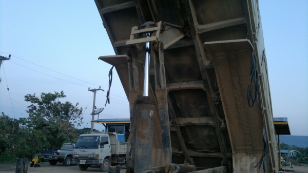 ขายกะบะดั้ม สามมิตร ถอดลงจาก  10 ล้อ HINO  FM1M ให้ทั้งชุด