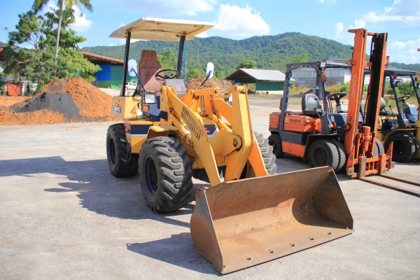 ขาย รถตัก Komatsu WA40  ไม่เคยผ่านการใช้งานในประเทศไทย นำเข้าจากประเทศญี่ปุ่น
