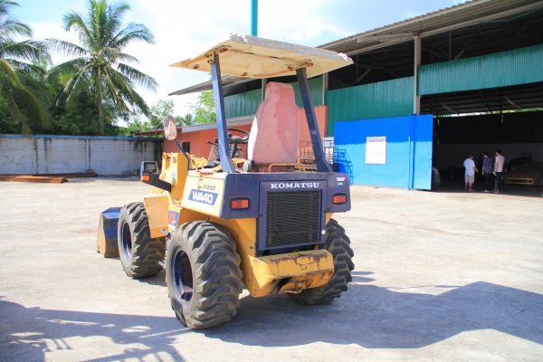 ขาย รถตัก Komatsu WA40  ไม่เคยผ่านการใช้งานในประเทศไทย นำเข้าจากประเทศญี่ปุ่น