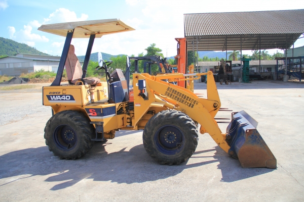 ขาย รถตัก Komatsu WA40  ไม่เคยผ่านการใช้งานในประเทศไทย นำเข้าจากประเทศญี่ปุ่น