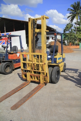 ขาย รถฟอร์คลิฟต์ Komatsu ไม่เคยผ่านการใช้งานในประเทศไทย นำเข้าจากประเทศญี่ปุ่น