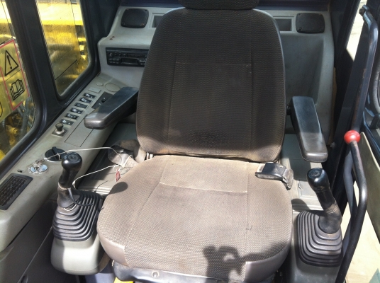 ขาย รถแบคโฮ KOMATSU PC130-6 นำเข้าจากญี่ปุ่น  ติดต่อ 081-2990958