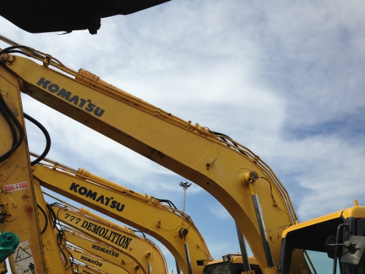 ขาย รถแบคโฮ KOMATSU PC130-6 นำเข้าจากญี่ปุ่น  ติดต่อ 081-2990958