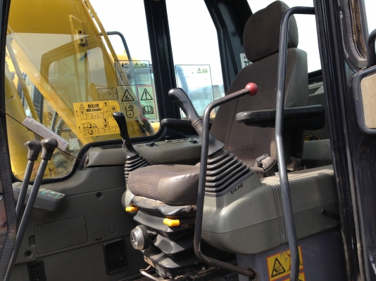 ขาย รถแบคโฮ KOMATSU PC130-6 นำเข้าจากญี่ปุ่น  ติดต่อ 081-2990958