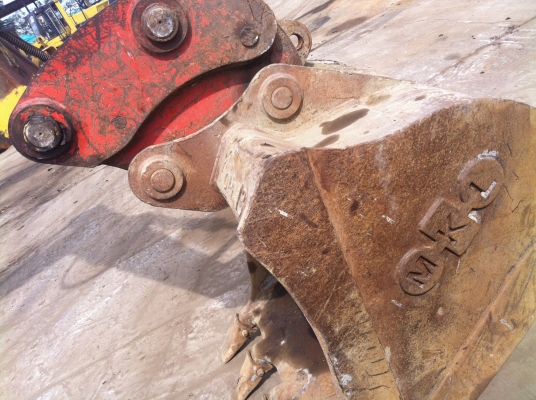 ขาย รถแบคโฮ KOMATSU PC130-6 นำเข้าจากญี่ปุ่น  ติดต่อ 081-2990958