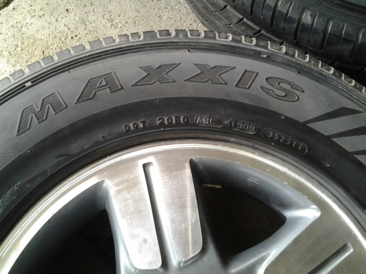 ล้อเดิมวีโก้ขอบ15พร้อมนอตล้อ20ตัว พร้องยาง