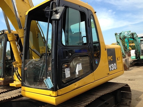 ขาย รถแบคโฮ KOMATSU PC130-6K นำเข้าจากญี่ปุ่น รถปี2001 มีVDOให้ชมครับติดต่อ 081-2990958