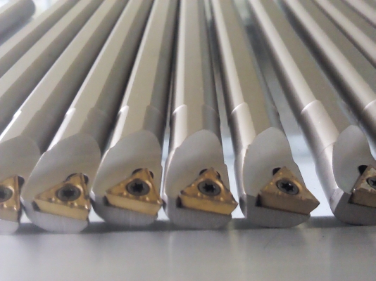 ด้ามมีดกลึงคว้านรูในใช้ง่าย แค่ถอดเปลี่ยนเม็ดมีด เม็ดมีด1อันใช้ได้ 6 มุม