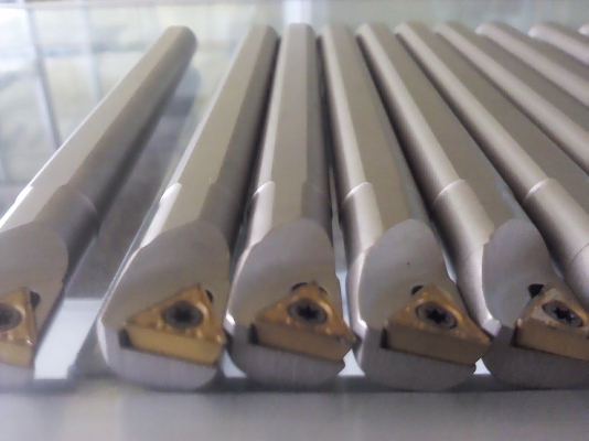 ด้ามมีดกลึงคว้านรูในใช้ง่าย แค่ถอดเปลี่ยนเม็ดมีด เม็ดมีด1อันใช้ได้ 6 มุม