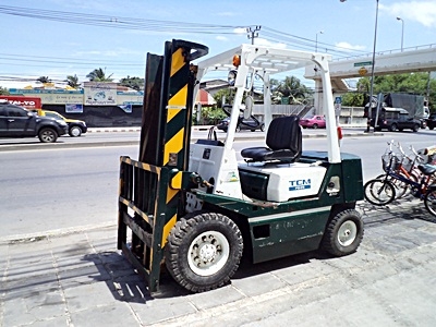 ขายรถยกTCM 2.5 ตัน เครื่องเบนซิน กระบอกคู่ เสาสูง 3 เมตร พวงมาลัยเพาเว่อร์ สีเดิมจากนอก นำเข้าจากญี่ปุ่น ใช้งานได้ทันที ขายรถยกTCM 2.5 ตัน เครื่องเบนซิน กระบอกคู่ เสาสูง 3 เมตร พวงมาลัยเพาเว่อร์ สีเดิมจากนอก นำเข้าจากญี่ปุ่น ใช้งานได้ทันที