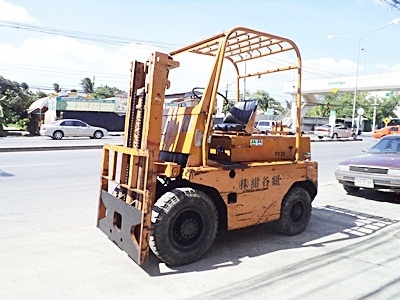 ขายรถยกโคมัสสึ 3.5 ตัน เครื่องดีเซลอีซูซุ เสาสูง 3 เมตร พวงมาลัยเพาเว่อร์ สีเดิมจากนอก นำเข้าจากญี่ปุ่น ใช้งานได้ทันที ขายรถยกโคมัสสึ 3.5 ตัน เครื่องดีเซลอีซูซุ เสาสูง 3 เมตร พวงมาลัยเพาเว่อร์ สีเดิมจากนอก นำเข้าจากญี่ปุ่น ใช้งานได้ทันที