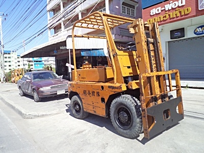 ขายรถยกโคมัสสึ 3.5 ตัน เครื่องดีเซลอีซูซุ เสาสูง 3 เมตร พวงมาลัยเพาเว่อร์ สีเดิมจากนอก นำเข้าจากญี่ปุ่น ใช้งานได้ทันที ขายรถยกโคมัสสึ 3.5 ตัน เครื่องดีเซลอีซูซุ เสาสูง 3 เมตร พวงมาลัยเพาเว่อร์ สีเดิมจากนอก นำเข้าจากญี่ปุ่น ใช้งานได้ทันที