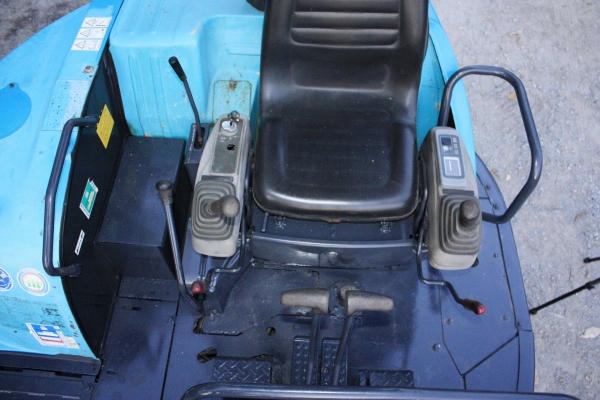 ขายรถแม็คโค AIRMAN AX40U-3 (เทียบเท่า KOMATSU PC40) รถเก่าญี่ปุ่นสภาพสวยมาก 086-775-7900 ขายรถแม็คโค AIRMAN AX40U-3 (เทียบเท่า KOMATSU PC40) รถเก่าญี่ปุ่นสภาพสวยมาก 086-775-7900