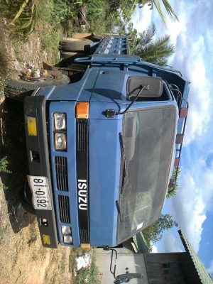 หกล้อดัม NPR เครื่อง110 รถสวยพร้อมใช้งานเอกสารทะเบียนพร้อม สนใจโทรมาะครับ