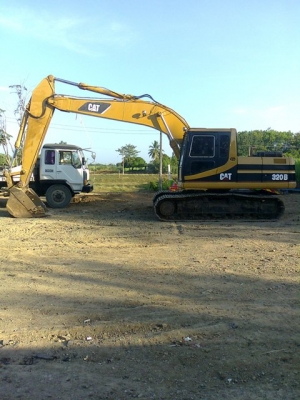 ขายแม็คโค CAT 320 B