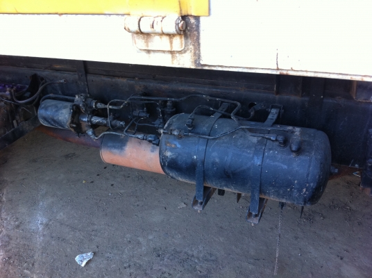 ขายรถบบรทุก 10 ล้อ 1 เพลา ดั้ม Hino F18 เครื่อง Ho7c ยางดี พร้อมใช้ ทำสีหัวใหม่