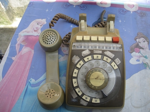 ""คุณมีไหม""โทรศัพท์เก่าของทหาร ""คุณมีไหม""โทรศัพท์เก่าของทหาร