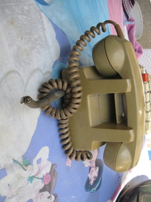 ""คุณมีไหม""โทรศัพท์เก่าของทหาร ""คุณมีไหม""โทรศัพท์เก่าของทหาร