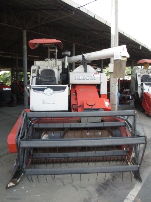 จองไปซะแล้วรถเกี่ยวนวดข้าว KUBOTA DC68G ชั่วโมงน้อย พร้อมใช้สุดๆ