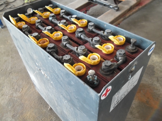 ขาย Battery 24V 375 Ah สำหรับรถยก Stackers JUNG สภาพพอใช้ได้