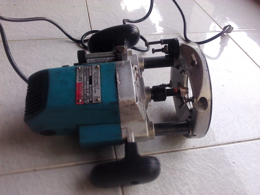 เครื่องเร้าเตอร์งานไม้MAKITAใช้สำหรับงานขึ้นรูปต่างๆ มีดอกเร้าเตอร์ให้ 1 ดอก ส่งฟรี (มีVDOทดสอบให้ดู)