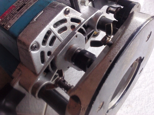 เครื่องเร้าเตอร์งานไม้MAKITAใช้สำหรับงานขึ้นรูปต่างๆ มีดอกเร้าเตอร์ให้ 1 ดอก ส่งฟรี (มีVDOทดสอบให้ดู)