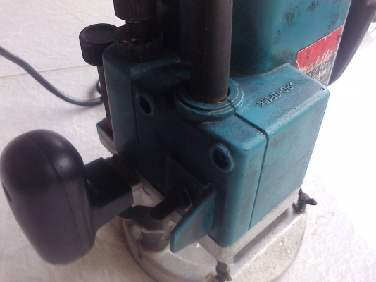 เครื่องเร้าเตอร์งานไม้MAKITAใช้สำหรับงานขึ้นรูปต่างๆ มีดอกเร้าเตอร์ให้ 1 ดอก ส่งฟรี (มีVDOทดสอบให้ดู)