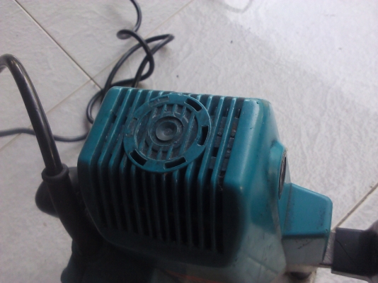 เครื่องเร้าเตอร์งานไม้MAKITAใช้สำหรับงานขึ้นรูปต่างๆ มีดอกเร้าเตอร์ให้ 1 ดอก ส่งฟรี (มีVDOทดสอบให้ดู)