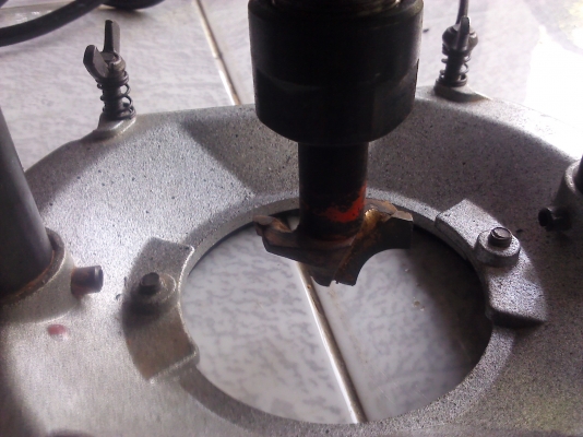 เครื่องเร้าเตอร์งานไม้MAKITAใช้สำหรับงานขึ้นรูปต่างๆ มีดอกเร้าเตอร์ให้ 1 ดอก ส่งฟรี (มีVDOทดสอบให้ดู)