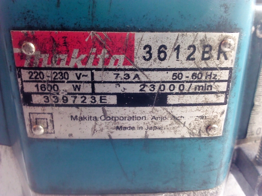 เครื่องเร้าเตอร์งานไม้MAKITAใช้สำหรับงานขึ้นรูปต่างๆ มีดอกเร้าเตอร์ให้ 1 ดอก ส่งฟรี (มีVDOทดสอบให้ดู)