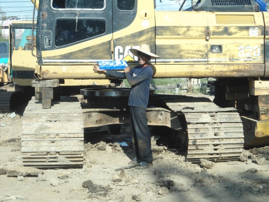 รับซ่อมรถแมคโคร เปลี่ยนเอวสวิง ให้คำปรึกษา  ทุกรุ่น ช่างบอย 085-156-23124