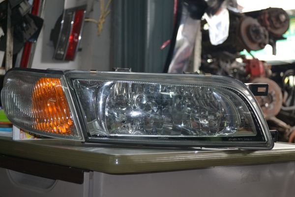 ขายไฟหน้า+ไฟมุม  NISSAN