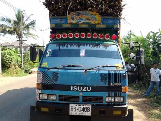 ISUZU NPR 115 HP 4BD1 กระบะคอกไม้ยาว 4.30 เมตร ช่วงล่างใหญ่ติด F หน้า F หลังครบแล้ว เครื่องแน่นแรงดี ภายในสวยครบไม่มีผุ เกียร์สั้น คัชซีไม่มีดาม ยาง 8.25 ขอบ 16 พร้อมใช้งาน เอกสารทะเบียนภาษีครบไม่ขาดพร้อมโอนครับ